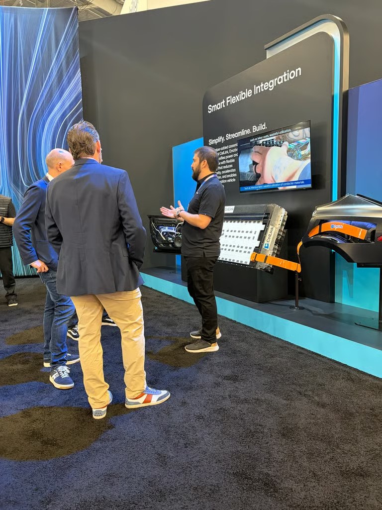 A specialist walking visitors through Smart Flexible Integration
