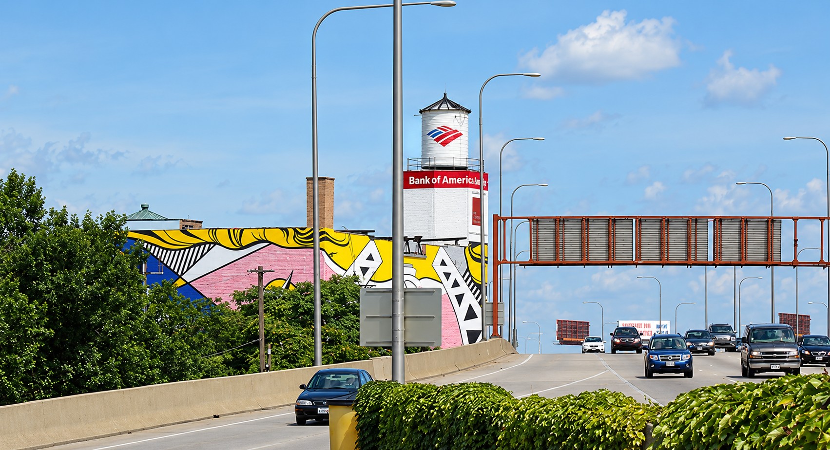 The mural seen from the Kennedy Expressway